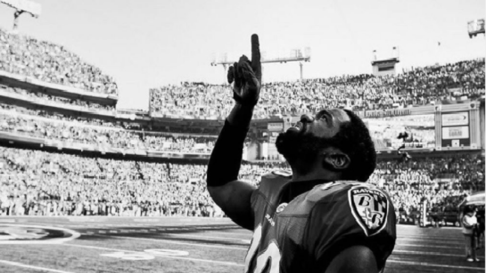 Ed Reed on the Ravens field pointing up to the sky